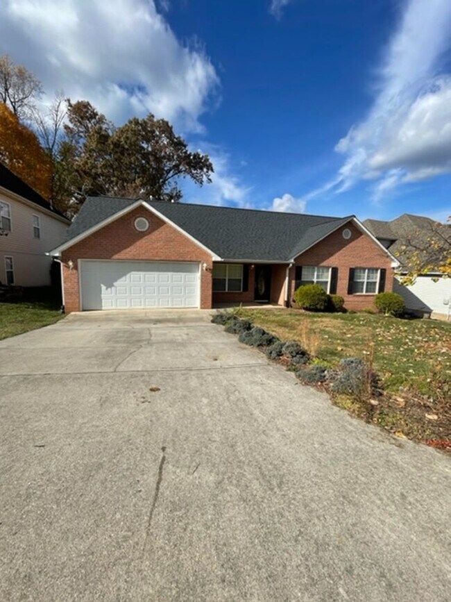 Building Photo - Hardin Valley Knoxville 37932 - 4 bedroom, 2 bath home - Call Ed Johnson 865-924-5045