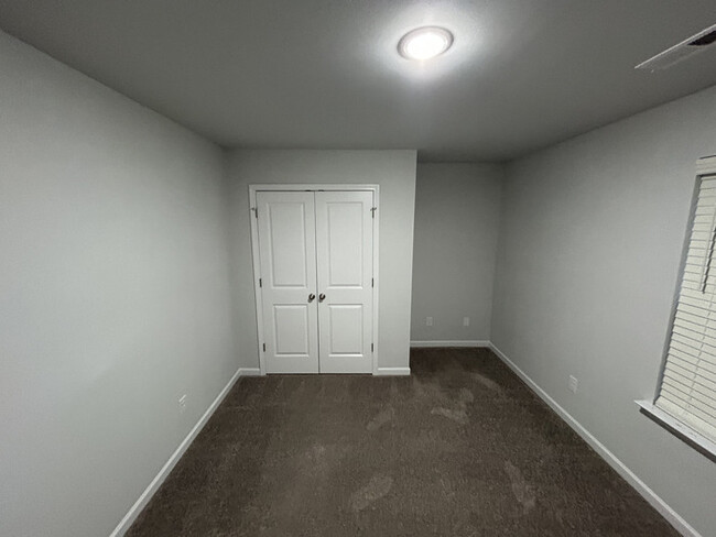 Building Photo - 6031 Villa Ford Ln