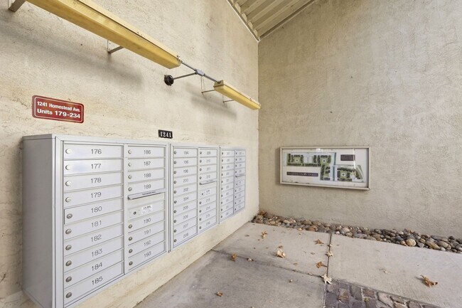 Building Photo - 1241 Homestead Ave