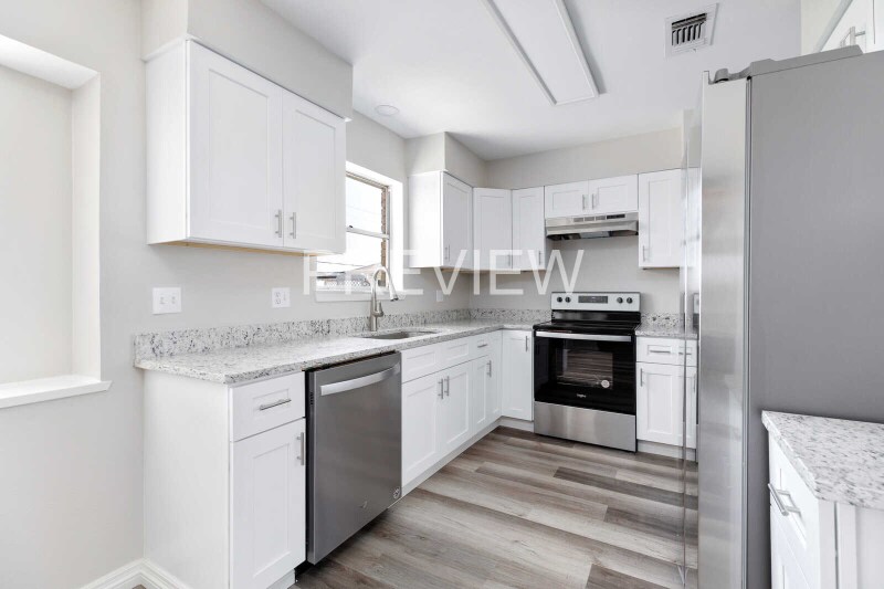 Building Photo - 178 Oakside