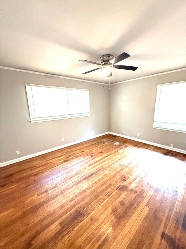 Building Photo - ** 3 bed 2 bath located in Morningview **Call (334-366-9198 for a  self viewing)