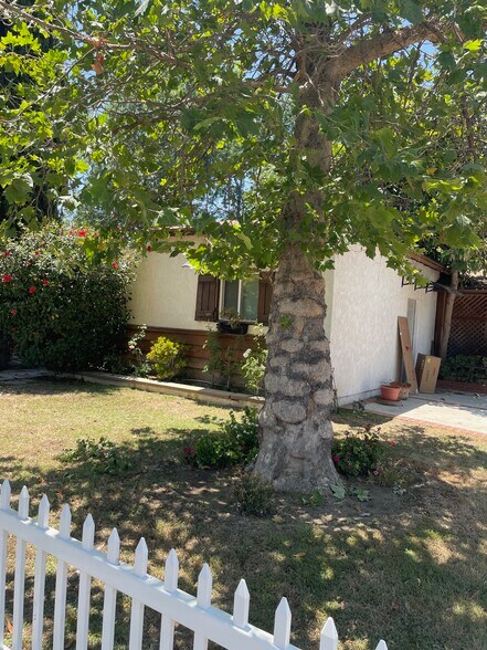 Building Photo - 6631 Bertrand Ave