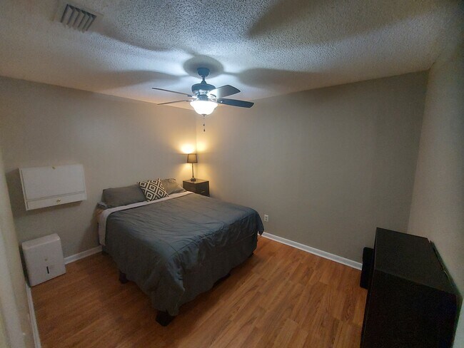 Building Photo - 8826 Minnow Creek Dr