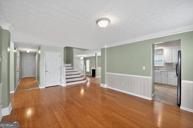 Building Photo - 245 Vaness Dr