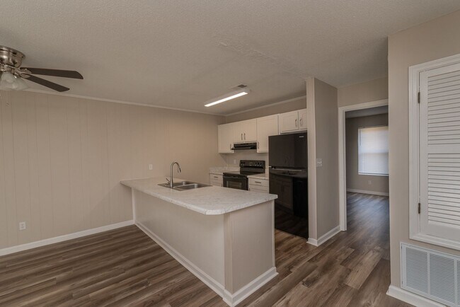 Building Photo - $950 - Updated 2 Bed/1 Bath Duplex With Stainless Steel Appliances!