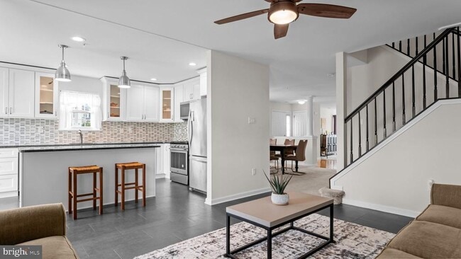 Building Photo - 301 Holly Hill Ct