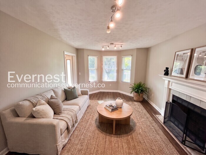 Building Photo - 608 Doral Pointe
