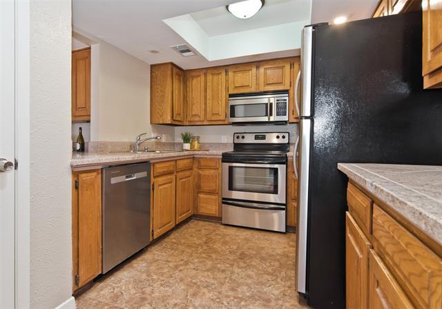 Building Photo - 7450 Holly Hill Dr