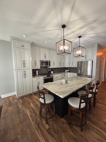 Building Photo - 13242 Lake Shore Dr