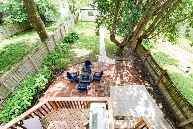 Building Photo - 3971 Juniata St