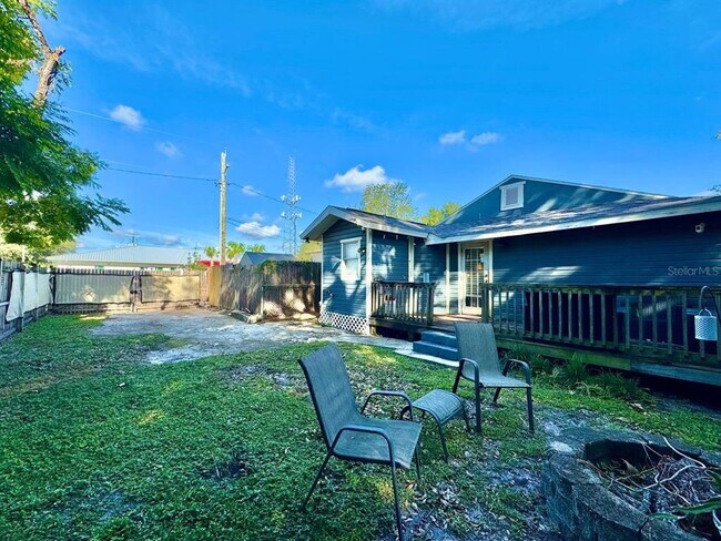 Building Photo - 911 E 28th Ave