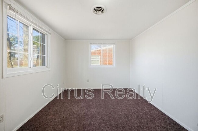 Building Photo - 1924 Zinzer Rd