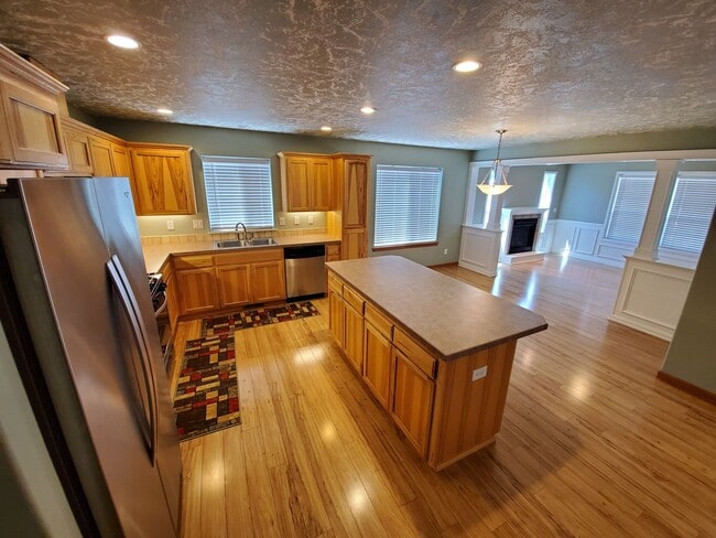 Building Photo - Pet Friendly 3 Bed / 2.5 Bath Home Near I-5