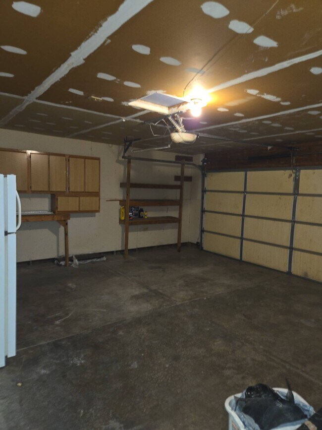 Building Photo - 235 Meadow Glen Dr