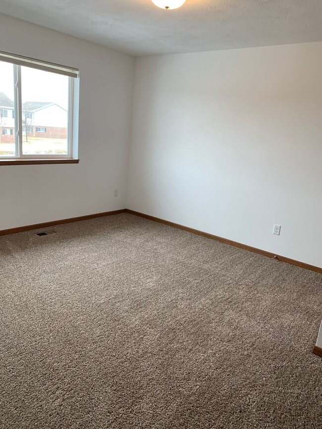 Building Photo - Welcome to Lipton Apartments – Your New Ho...