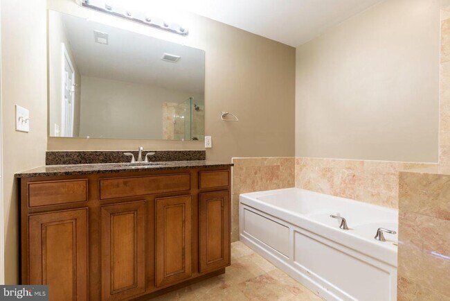 Building Photo - 1017 Dorrance St