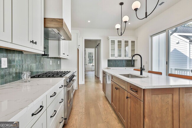 Building Photo - 940 Laurel Brooke Ave