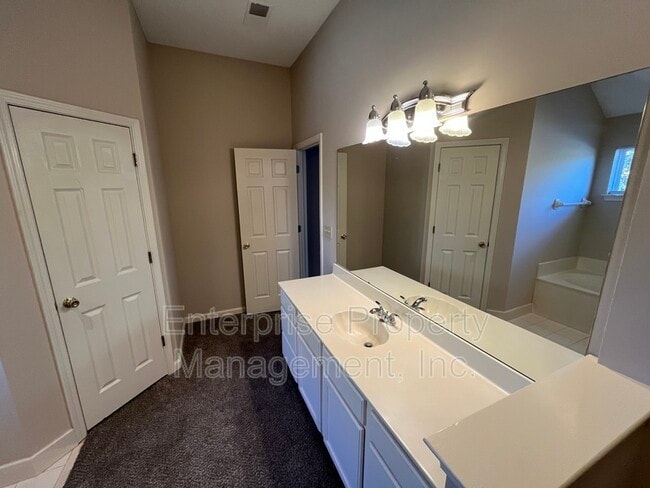 Building Photo - 1330 Siskin Dr