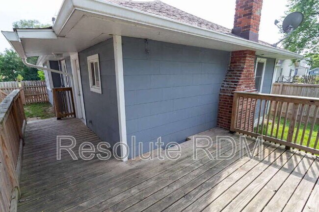 Building Photo - 1622 E Raymond St