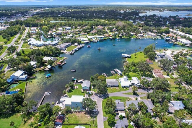 Building Photo - 222 NE 1st Ave