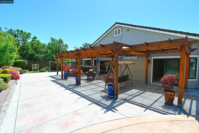 Building Photo - 800 Beaver Creek Ct