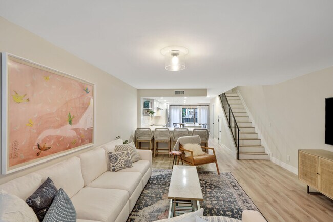 Building Photo - 6021 Bayview Dr