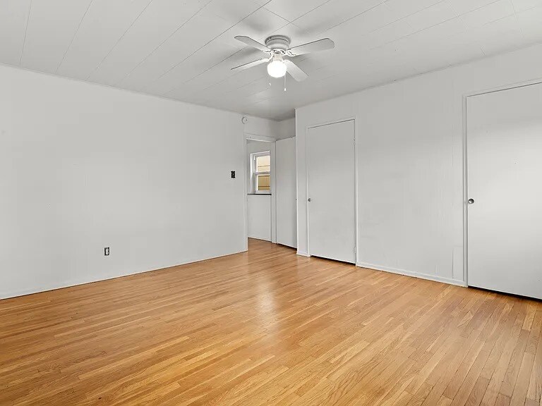 Building Photo - 179 Frank St