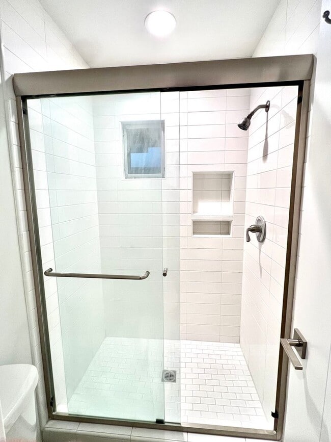 Building Photo - Santa Monica - Luxury Townhome w/ Loft!  (...
