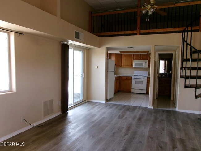 Building Photo - 6262 Escondido Dr