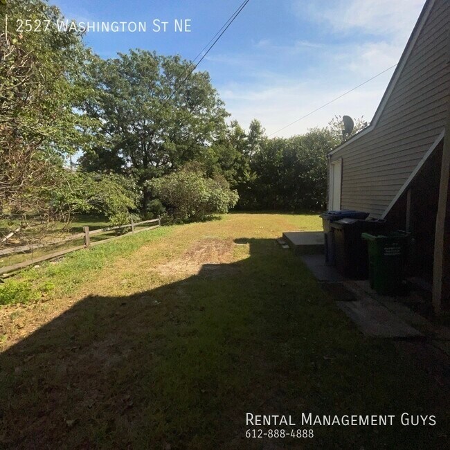 Building Photo - 4 Bedroom Home! Updated Kitchen and Office!