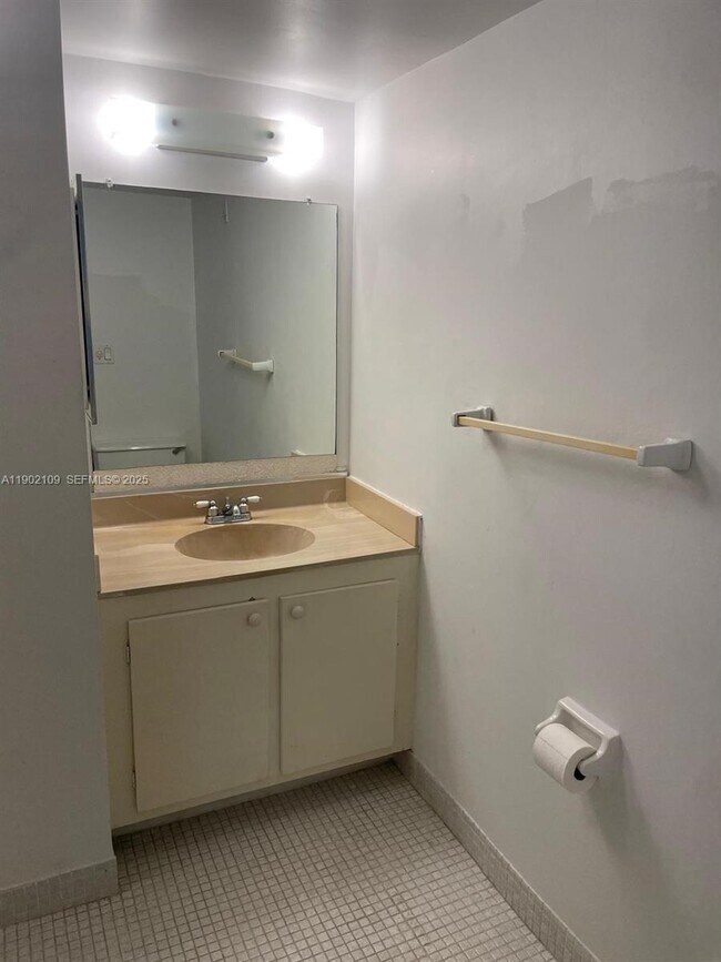 Building Photo - 3125 Oakland Shores Dr