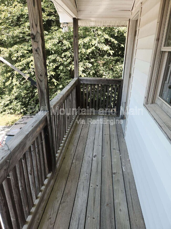 Building Photo - 488 Lake Hosea Dr