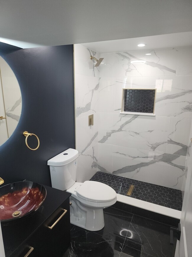 Building Photo - 243 W Swann St