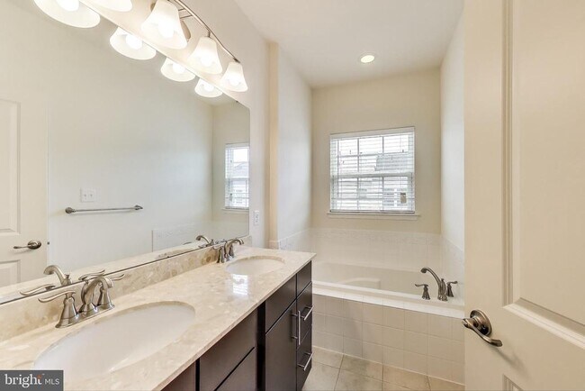 Building Photo - 13404 Waterford Hills Boulevard