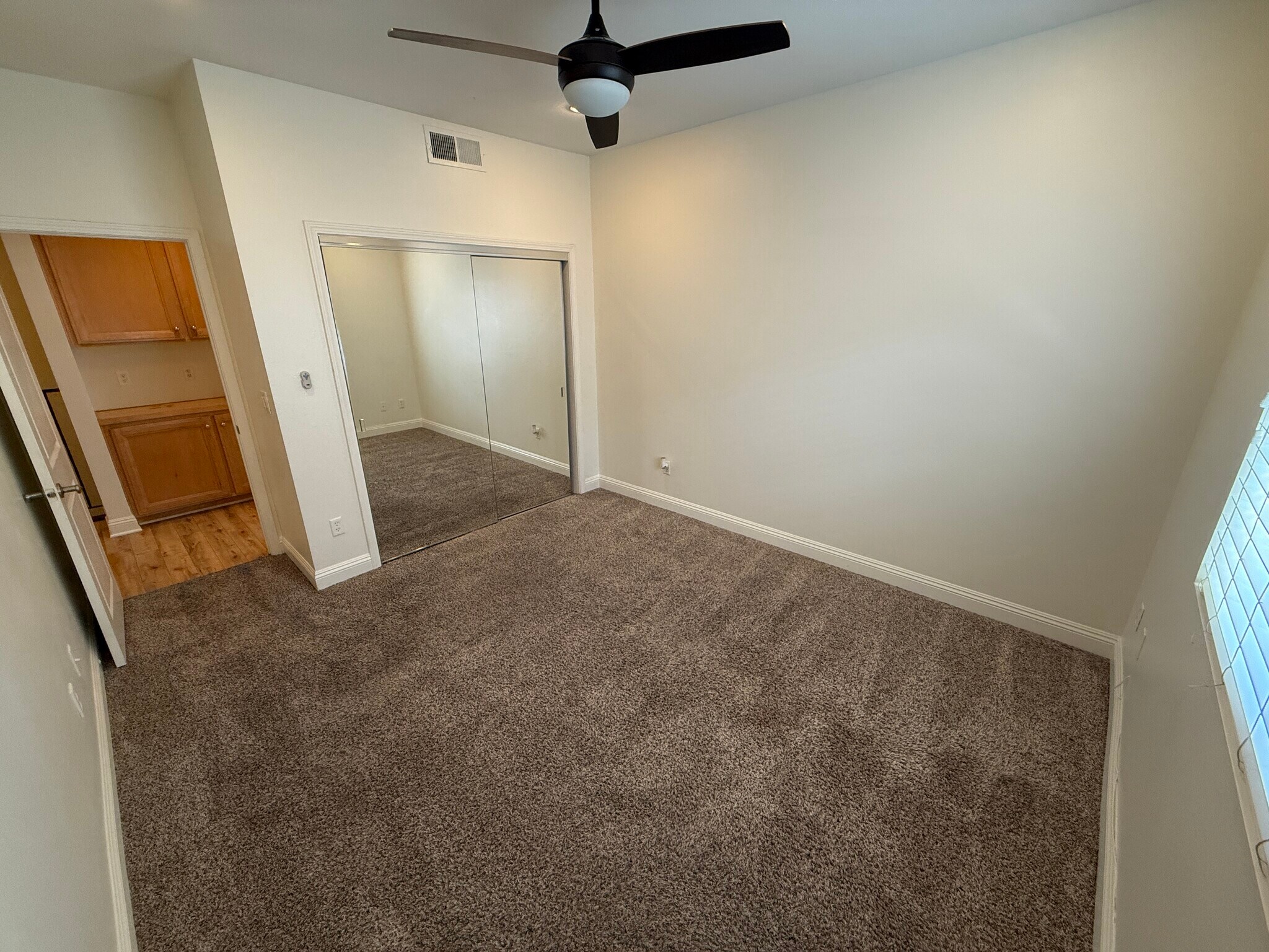 Building Photo - 7132 Farralone Ave