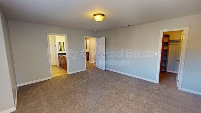 Building Photo - 2025 Cypress Ave.