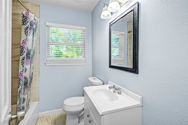 Building Photo - 8921 Oak Knoll Ln
