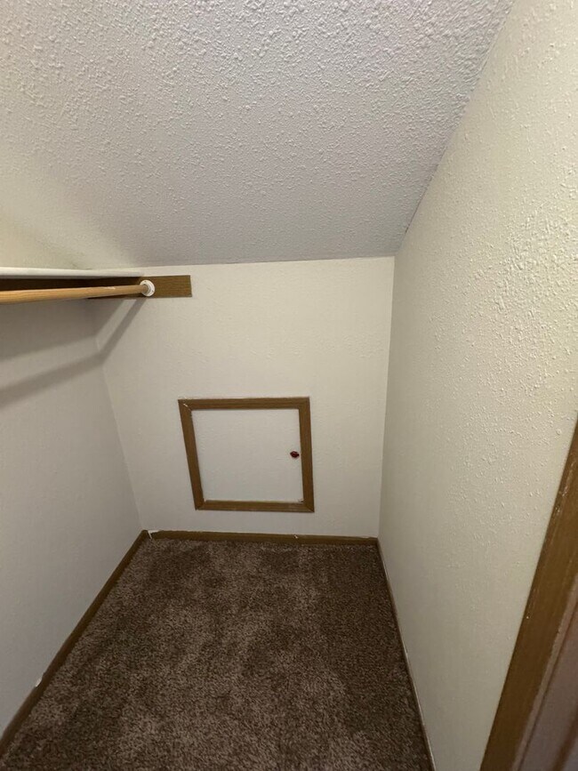 Building Photo - 5009-5011 Alpine Ridge Dr.