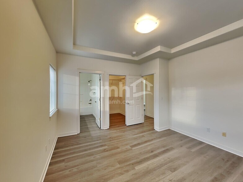 Building Photo - 7329 Rainier Dr