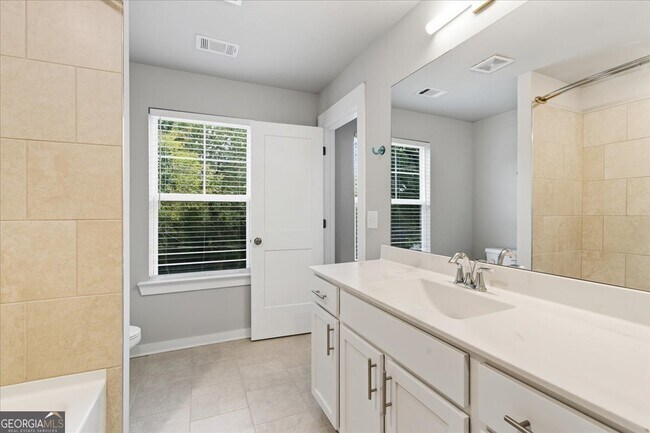 Building Photo - 2030 Main St NW