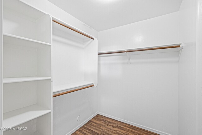 Building Photo - 1342 W Hopbush Way
