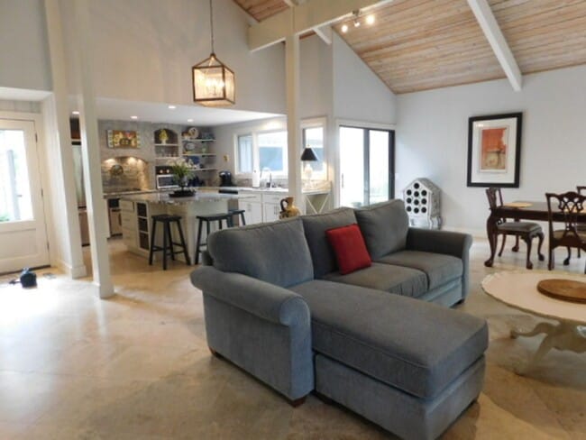 Building Photo - Spacious 2 Bedroom Home Located In Sea Pines