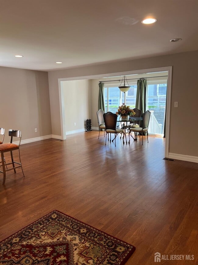 Building Photo - 511 Chanticleer