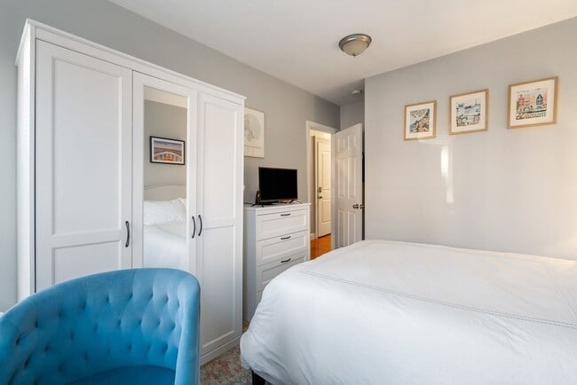 Building Photo - 473 E 5th St