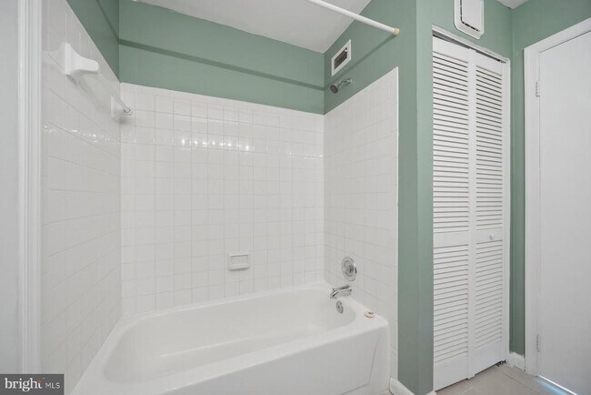 Building Photo - 14053 Vista Dr