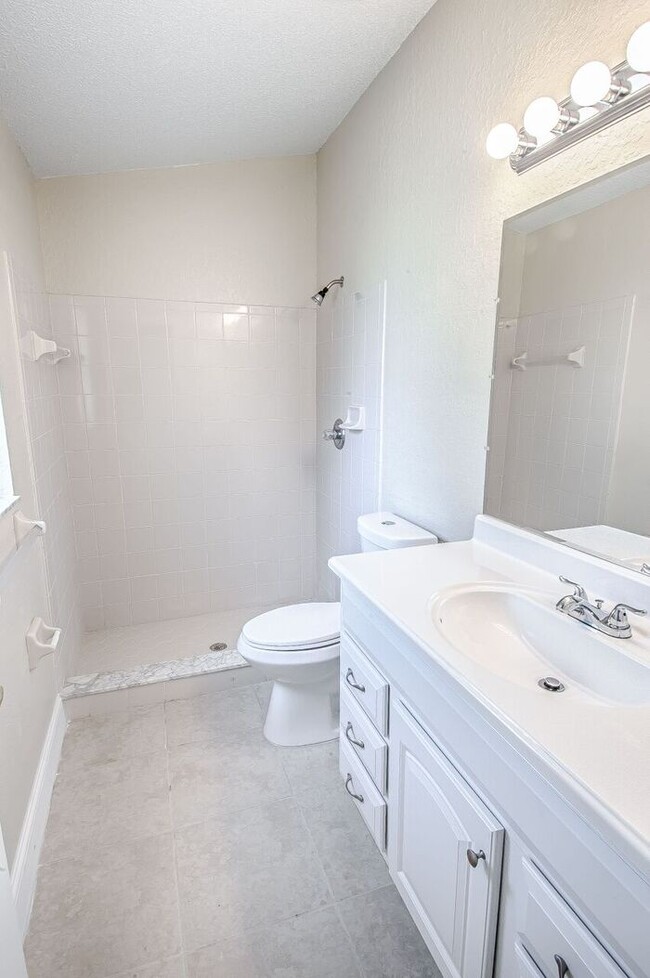 Building Photo - 6553 Shepherd Oaks St