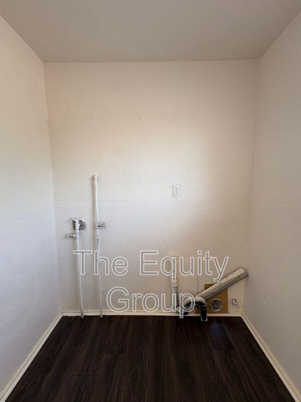 Building Photo - 10596 Ave 344