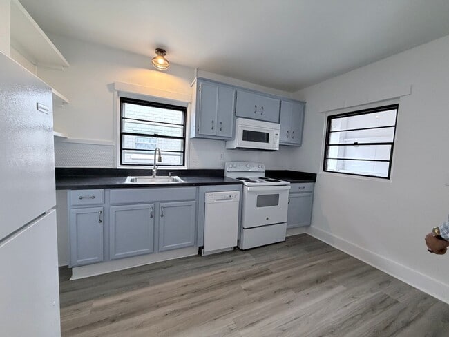 Building Photo - Now Available – Updated 2 Bedroom Apartment in Cullman!