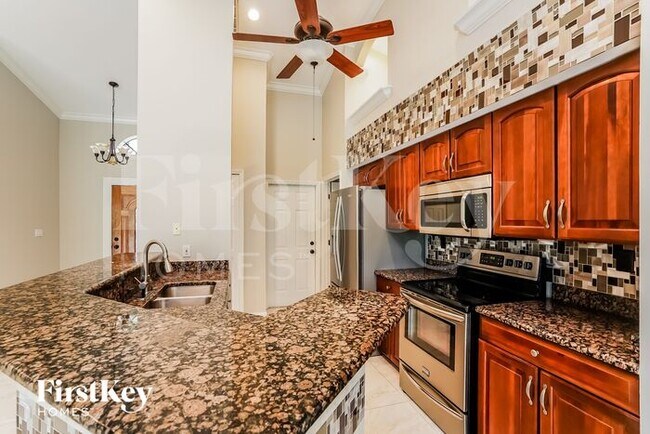 Building Photo - 126 NE 17th Ave