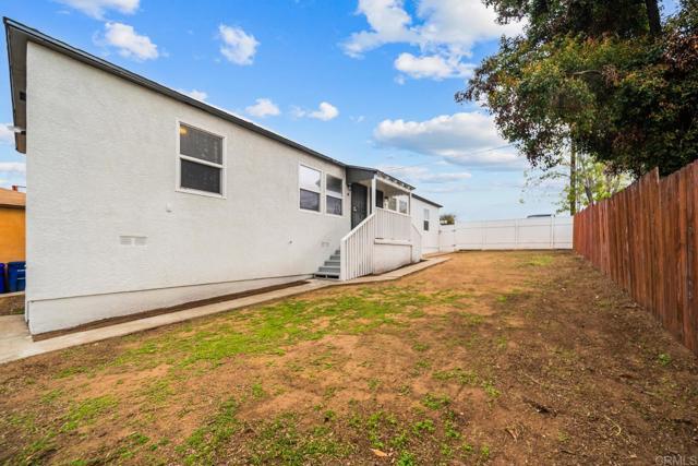 Building Photo - 1916 Skyline Dr